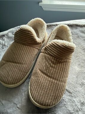 Easy Spirit Ribbed Slip-On Slippers in Light Brown with Faux Shearling